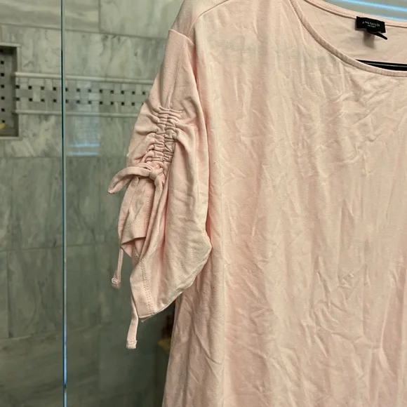 Soft light pink t shirt - Picture 2 of 8